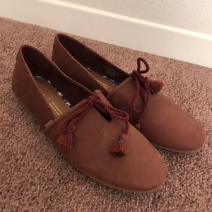 Toms leather slip ons
